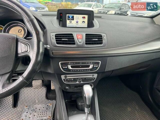 Белый Рено Меган, объемом двигателя 1.5 л и пробегом 240 тыс. км за 8190 $, фото 25 на Automoto.ua