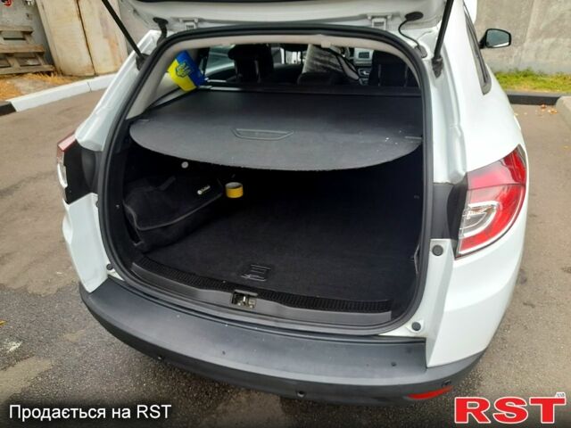 Белый Рено Меган, объемом двигателя 1.5 л и пробегом 301 тыс. км за 7550 $, фото 11 на Automoto.ua