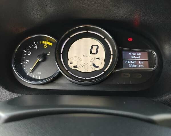 Белый Рено Меган, объемом двигателя 1.46 л и пробегом 240 тыс. км за 10300 $, фото 16 на Automoto.ua