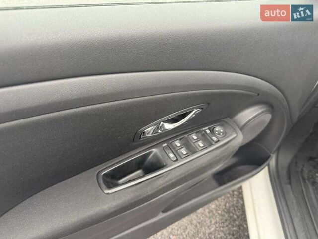 Білий Рено Меган, об'ємом двигуна 1.46 л та пробігом 240 тис. км за 6000 $, фото 13 на Automoto.ua