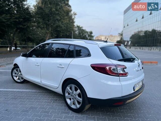 Белый Рено Меган, объемом двигателя 1.5 л и пробегом 260 тыс. км за 6999 $, фото 3 на Automoto.ua