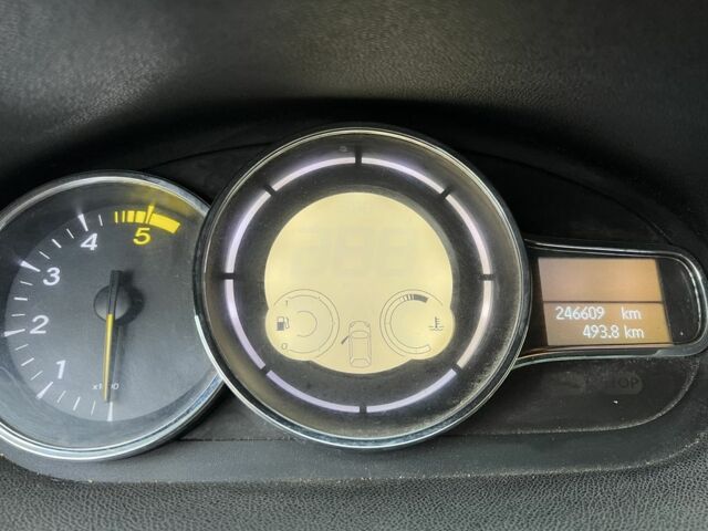 Рено Меган 2012 в Киеве на Automoto.ua Белый Рено Меган, объемом двигателя 1.5 л и пробегом 247 тыс. км за 7000 $, фото 6 на Automoto.ua