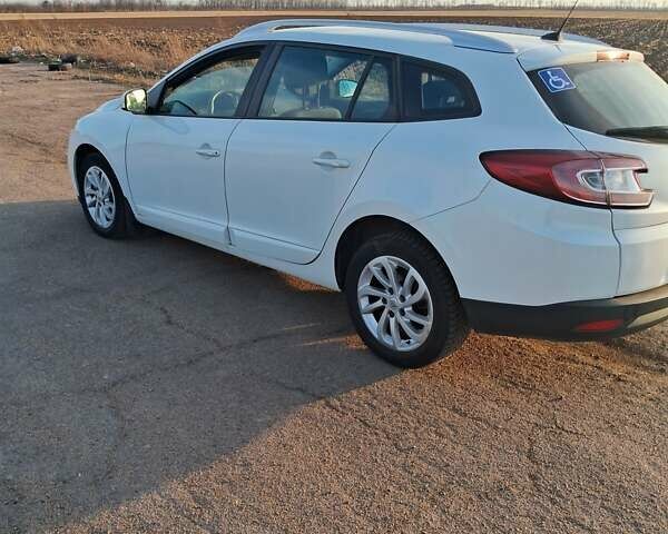 Белый Рено Меган, объемом двигателя 1.46 л и пробегом 331 тыс. км за 7350 $, фото 1 на Automoto.ua