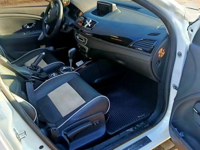 Белый Рено Меган, объемом двигателя 1.5 л и пробегом 217 тыс. км за 7000 $, фото 4 на Automoto.ua