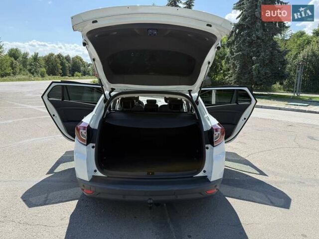 Белый Рено Меган, объемом двигателя 1.5 л и пробегом 225 тыс. км за 7699 $, фото 64 на Automoto.ua