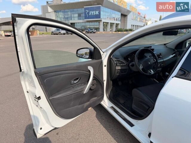 Белый Рено Меган, объемом двигателя 1.4 л и пробегом 250 тыс. км за 6300 $, фото 33 на Automoto.ua