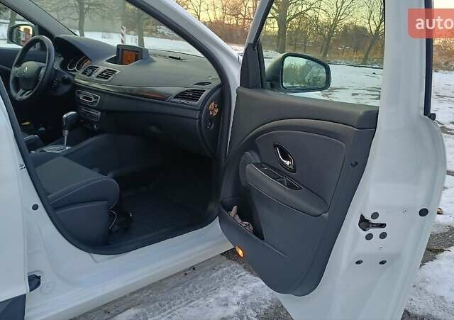 Белый Рено Меган, объемом двигателя 1.5 л и пробегом 216 тыс. км за 7800 $, фото 3 на Automoto.ua