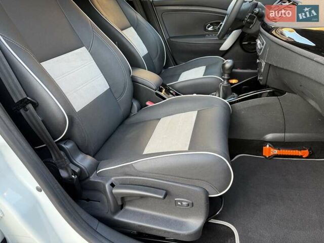 Белый Рено Меган, объемом двигателя 1.5 л и пробегом 225 тыс. км за 7699 $, фото 126 на Automoto.ua