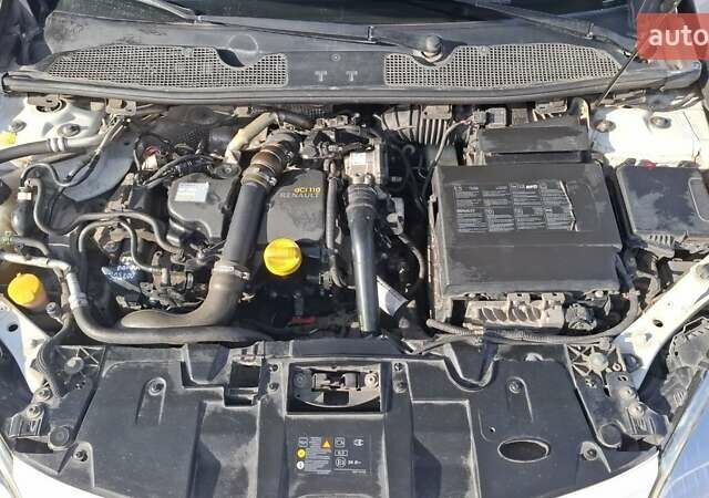 Белый Рено Меган, объемом двигателя 1.46 л и пробегом 306 тыс. км за 7500 $, фото 19 на Automoto.ua