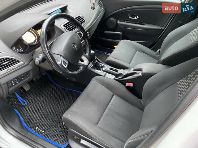 Белый Рено Меган, объемом двигателя 1.46 л и пробегом 300 тыс. км за 5850 $, фото 15 на Automoto.ua