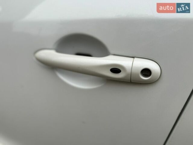 Белый Рено Меган, объемом двигателя 1.46 л и пробегом 243 тыс. км за 6999 $, фото 25 на Automoto.ua