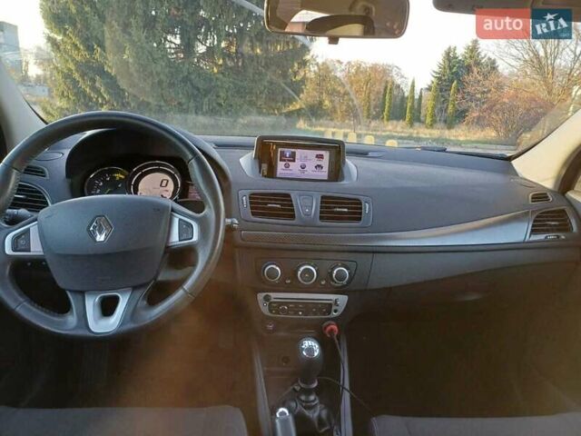 Белый Рено Меган, объемом двигателя 1.5 л и пробегом 271 тыс. км за 8000 $, фото 5 на Automoto.ua