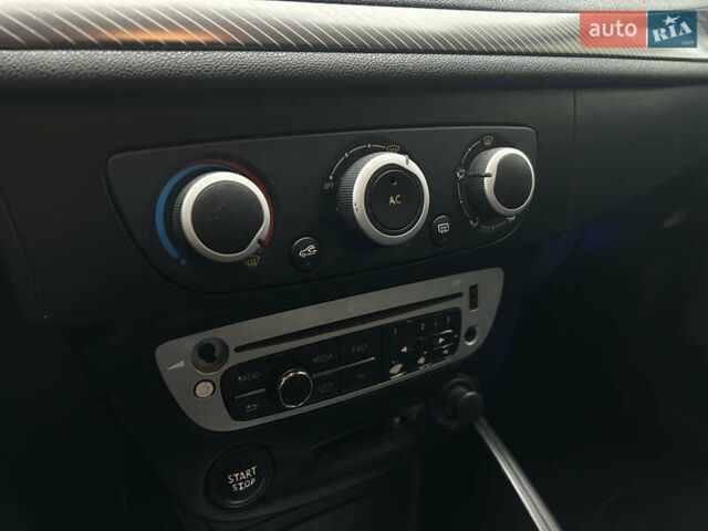 Белый Рено Меган, объемом двигателя 1.5 л и пробегом 266 тыс. км за 6599 $, фото 10 на Automoto.ua