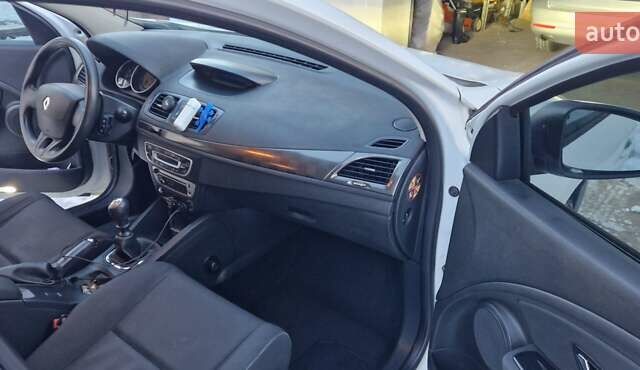 Білий Рено Меган, об'ємом двигуна 1.46 л та пробігом 310 тис. км за 6500 $, фото 8 на Automoto.ua