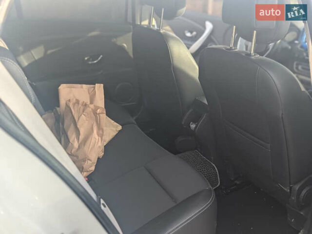 Білий Рено Меган, об'ємом двигуна 1.46 л та пробігом 261 тис. км за 7800 $, фото 2 на Automoto.ua