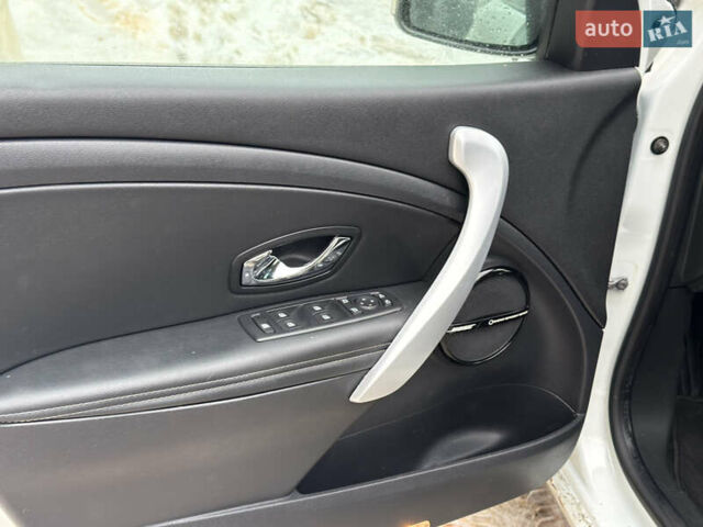 Белый Рено Меган, объемом двигателя 1.5 л и пробегом 237 тыс. км за 9000 $, фото 4 на Automoto.ua