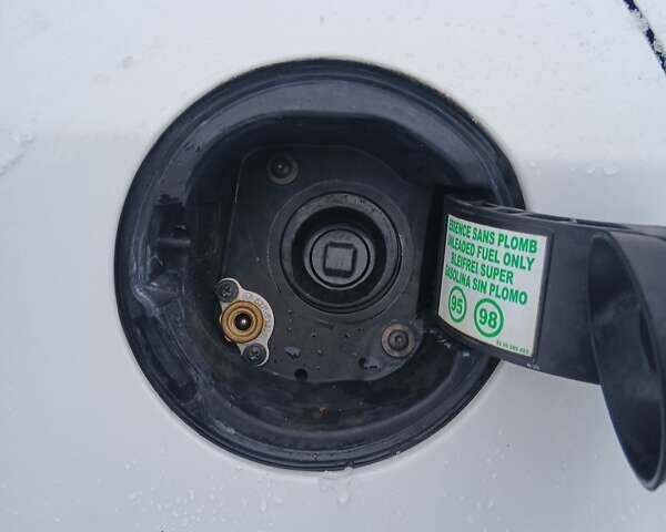 Білий Рено Меган, об'ємом двигуна 1.6 л та пробігом 171 тис. км за 7300 $, фото 12 на Automoto.ua