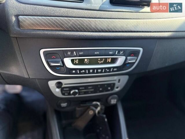 Білий Рено Меган, об'ємом двигуна 1.46 л та пробігом 262 тис. км за 7200 $, фото 24 на Automoto.ua