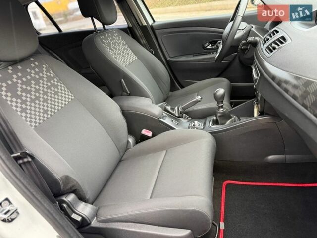 Білий Рено Меган, об'ємом двигуна 1.5 л та пробігом 202 тис. км за 7200 $, фото 83 на Automoto.ua