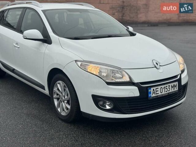 Рено Меган 2012 у Дніпро (Дніпропетровську) на Automoto.ua Білий Рено Меган, об'ємом двигуна 1.46 л та пробігом 240 тис. км за 6200 $, фото 1 на Automoto.ua