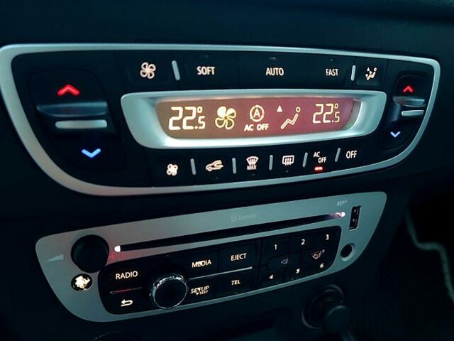 Белый Рено Меган, объемом двигателя 1.5 л и пробегом 264 тыс. км за 8200 $, фото 7 на Automoto.ua