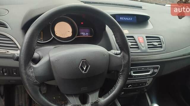 Белый Рено Меган, объемом двигателя 1.5 л и пробегом 210 тыс. км за 7200 $, фото 4 на Automoto.ua