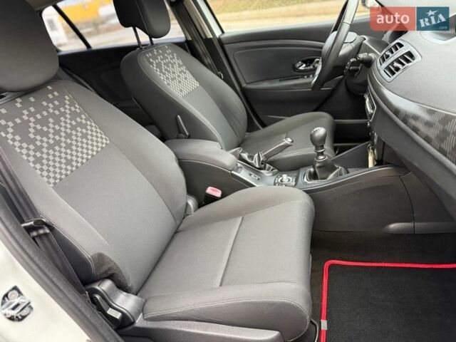 Білий Рено Меган, об'ємом двигуна 1.5 л та пробігом 202 тис. км за 7200 $, фото 82 на Automoto.ua