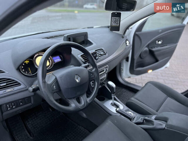 Білий Рено Меган, об'ємом двигуна 1.5 л та пробігом 250 тис. км за 7900 $, фото 10 на Automoto.ua