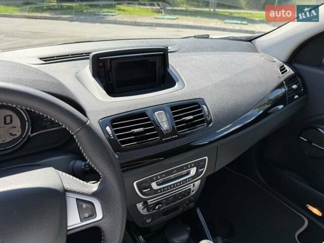 Белый Рено Меган, объемом двигателя 1.5 л и пробегом 225 тыс. км за 7699 $, фото 93 на Automoto.ua