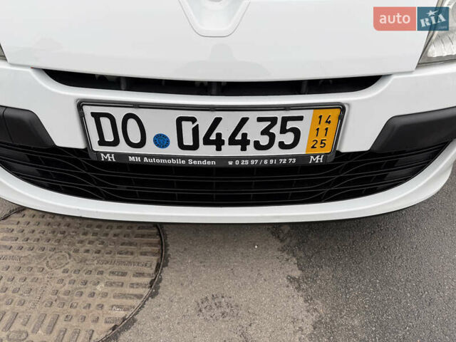 Білий Рено Меган, об'ємом двигуна 1.6 л та пробігом 235 тис. км за 7500 $, фото 38 на Automoto.ua