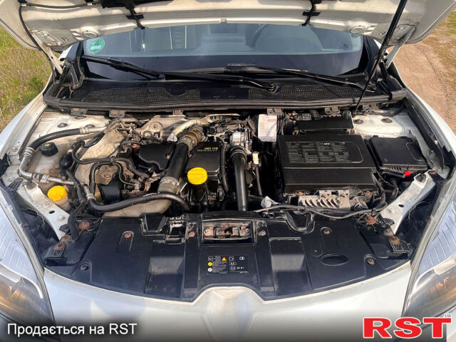 Белый Рено Меган, объемом двигателя 1.5 л и пробегом 190 тыс. км за 8000 $, фото 13 на Automoto.ua