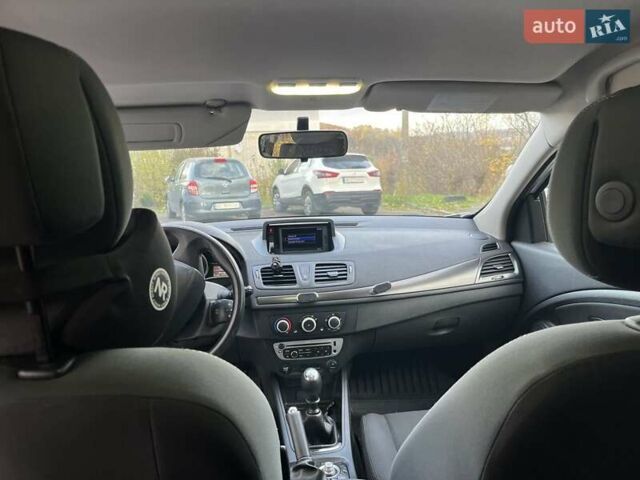 Белый Рено Меган, объемом двигателя 1.5 л и пробегом 310 тыс. км за 8300 $, фото 18 на Automoto.ua