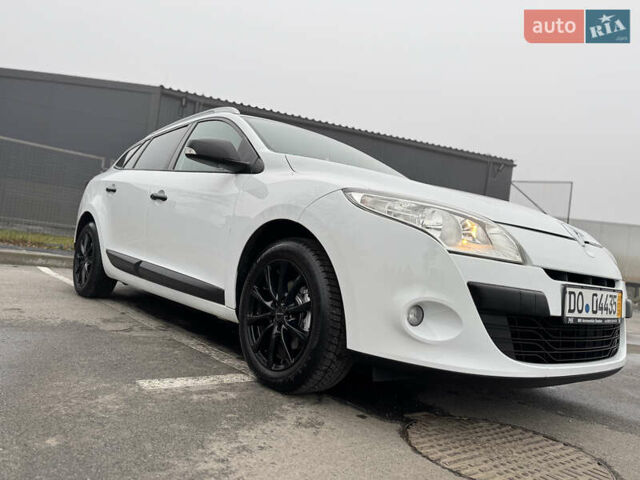 Білий Рено Меган, об'ємом двигуна 1.6 л та пробігом 235 тис. км за 7500 $, фото 14 на Automoto.ua
