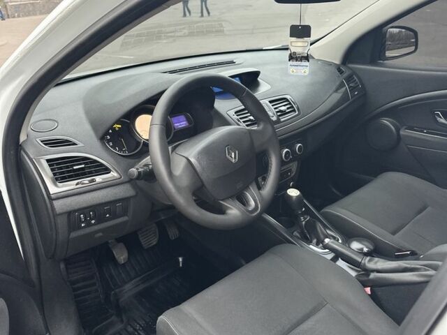 Белый Рено Меган, объемом двигателя 1.5 л и пробегом 231 тыс. км за 6500 $, фото 7 на Automoto.ua