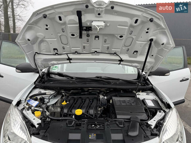 Білий Рено Меган, об'ємом двигуна 1.6 л та пробігом 235 тис. км за 7500 $, фото 39 на Automoto.ua