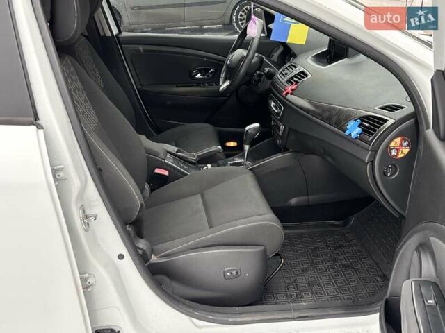 Білий Рено Меган, об'ємом двигуна 1.46 л та пробігом 265 тис. км за 6990 $, фото 58 на Automoto.ua