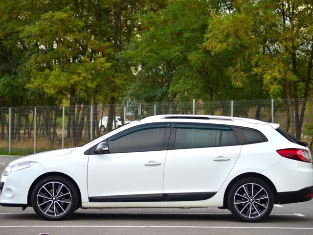 Белый Рено Меган, объемом двигателя 1.5 л и пробегом 162 тыс. км за 8555 $, фото 4 на Automoto.ua