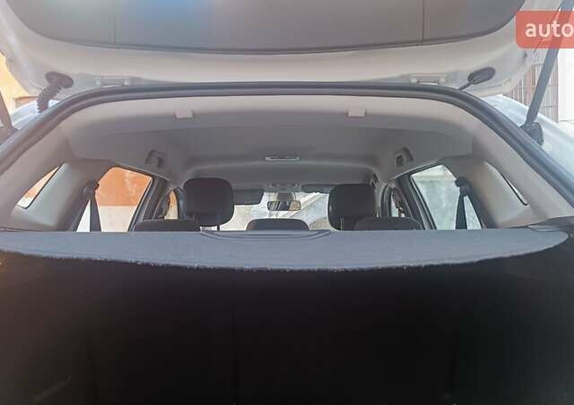 Белый Рено Меган, объемом двигателя 1.5 л и пробегом 265 тыс. км за 6900 $, фото 32 на Automoto.ua