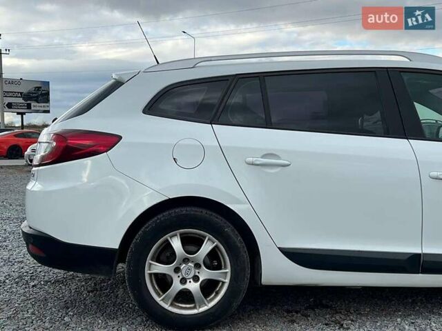 Белый Рено Меган, объемом двигателя 1.5 л и пробегом 240 тыс. км за 8190 $, фото 9 на Automoto.ua