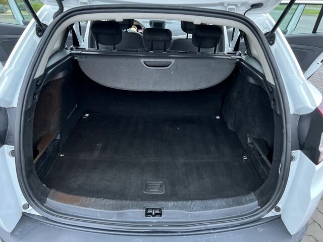 Белый Рено Меган, объемом двигателя 1.5 л и пробегом 250 тыс. км за 7700 $, фото 9 на Automoto.ua