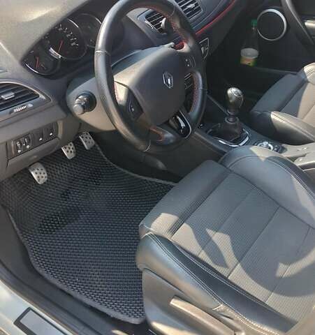 Белый Рено Меган, объемом двигателя 1.5 л и пробегом 300 тыс. км за 7800 $, фото 3 на Automoto.ua