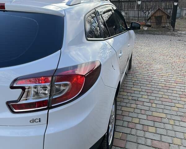 Белый Рено Меган, объемом двигателя 1.46 л и пробегом 245 тыс. км за 7900 $, фото 2 на Automoto.ua