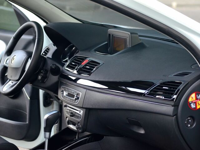 Белый Рено Меган, объемом двигателя 1.5 л и пробегом 162 тыс. км за 8555 $, фото 15 на Automoto.ua