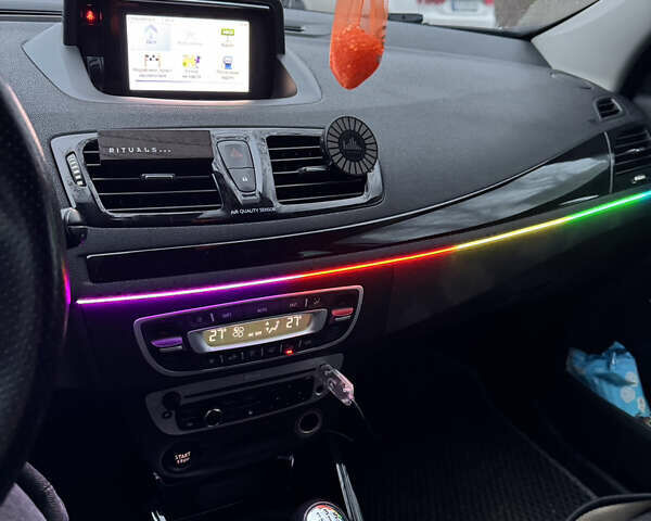 Білий Рено Меган, об'ємом двигуна 1.5 л та пробігом 298 тис. км за 7950 $, фото 1 на Automoto.ua