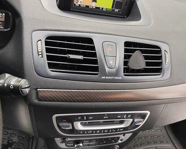 Белый Рено Меган, объемом двигателя 1.5 л и пробегом 250 тыс. км за 6700 $, фото 28 на Automoto.ua