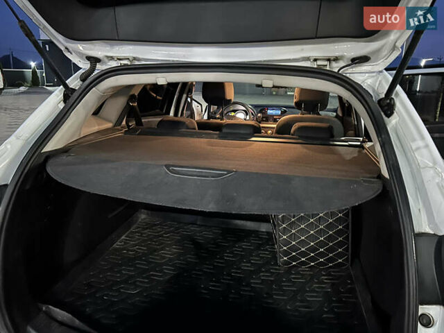 Білий Рено Меган, об'ємом двигуна 1.46 л та пробігом 304 тис. км за 6499 $, фото 23 на Automoto.ua