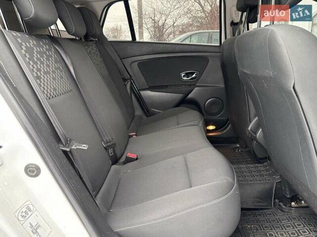 Білий Рено Меган, об'ємом двигуна 1.46 л та пробігом 265 тис. км за 6990 $, фото 55 на Automoto.ua