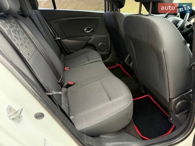 Білий Рено Меган, об'ємом двигуна 1.5 л та пробігом 202 тис. км за 7200 $, фото 73 на Automoto.ua