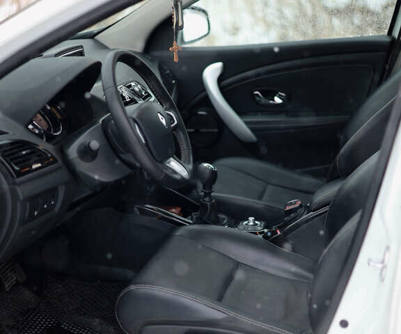 Белый Рено Меган, объемом двигателя 1.5 л и пробегом 315 тыс. км за 7500 $, фото 11 на Automoto.ua