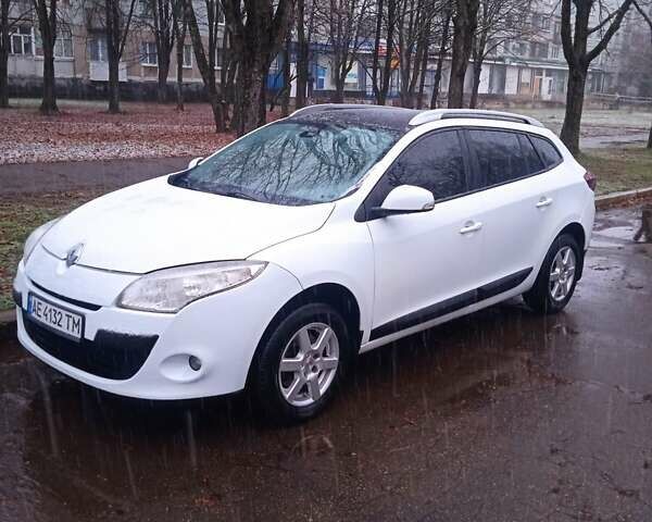 Белый Рено Меган, объемом двигателя 1.46 л и пробегом 220 тыс. км за 7100 $, фото 5 на Automoto.ua